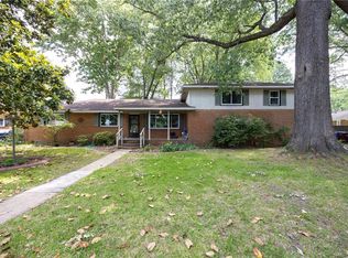 1241 Kingsway Dr, Chesapeake, VA 23320