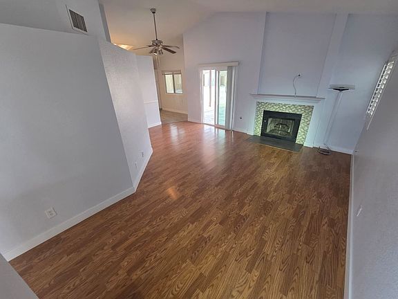 3rd image of 810 Bergamont Dr