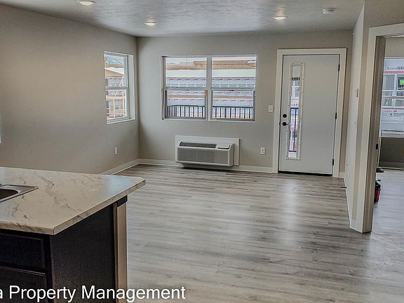 5th image of 2655 Briar St #204