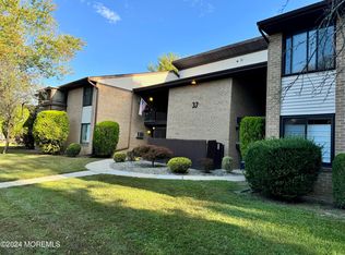 33 Meadow Green Cir UNIT B, Manalapan, NJ