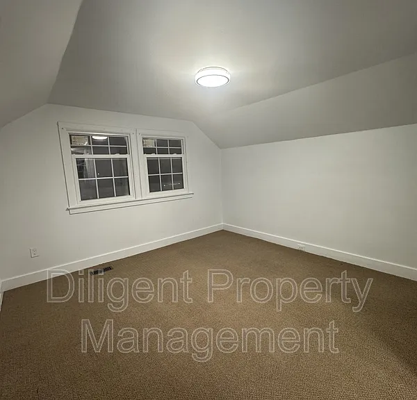 736 Stormont St #UPPER — Photo 17