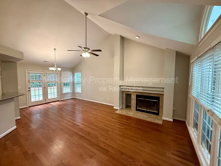 103 Miramar Ct — Photo 2