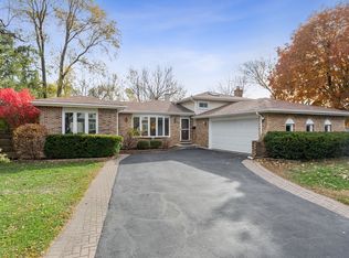 24 Fairview Ct, Clarendon Hills, IL 60514