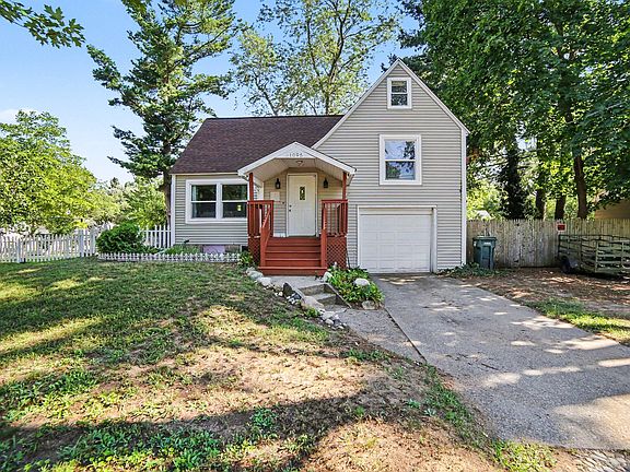 2nd image of 1095 Roosevelt Ct