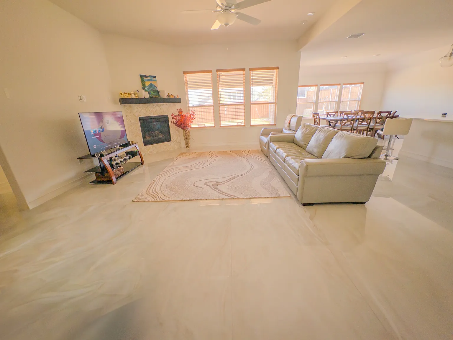 4 bed, 2.5 bath, 2820 sqft, $2,999 — Photo 4