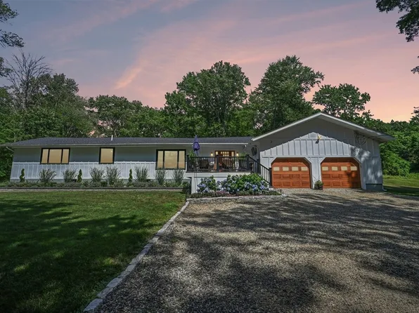 13 Meeting House Hill Rd, West Newbury, MA 01985