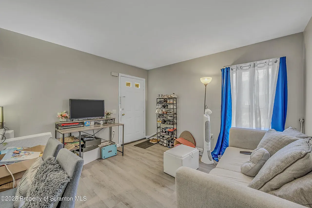 2 bed, 900 sqft, $1,300 — Photo 4
