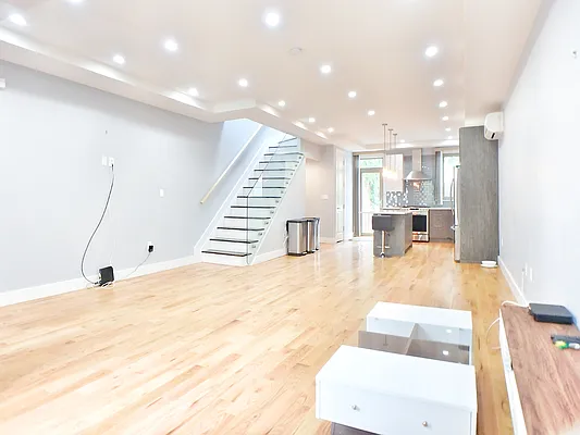 Rented by MAC Realty NY | media 12