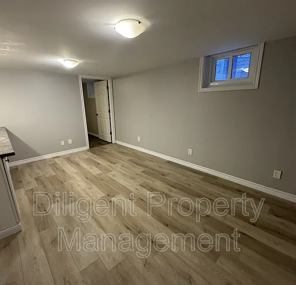736 Stormont St #LOWER — Photo 11