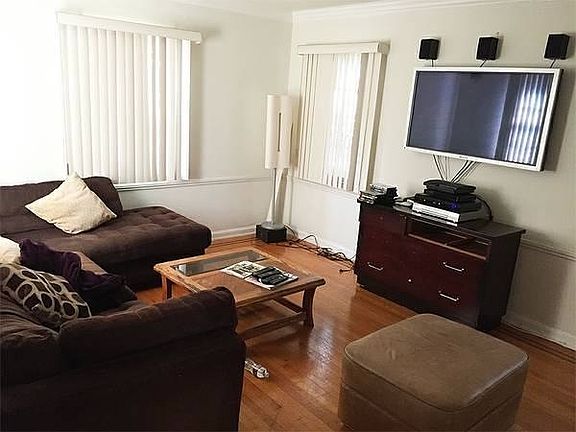 3rd image of 1142 N La Cienega Blvd