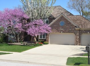 1586 Pine Lake Dr, Naperville, IL 60564