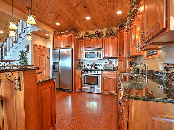5th image of 807 Cherokee Dr