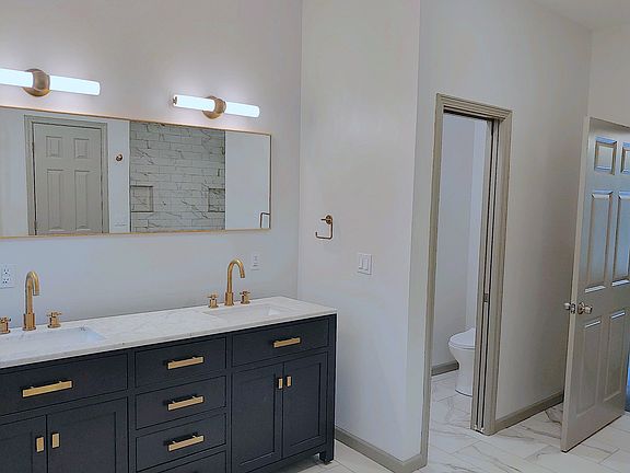 3rd image of 242 Ashland Ave #1