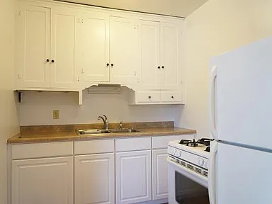 1871 Grand Avenue 1 bedroom