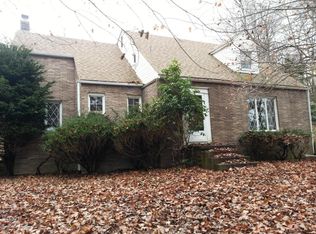 548 W Foothills Dr, Sugarloaf, PA 18249