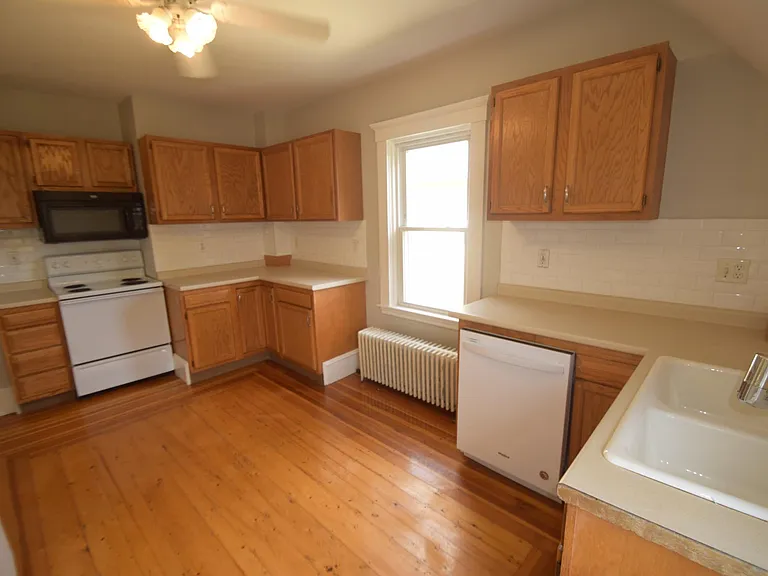 8 Trafford St #2 — Photo 16
