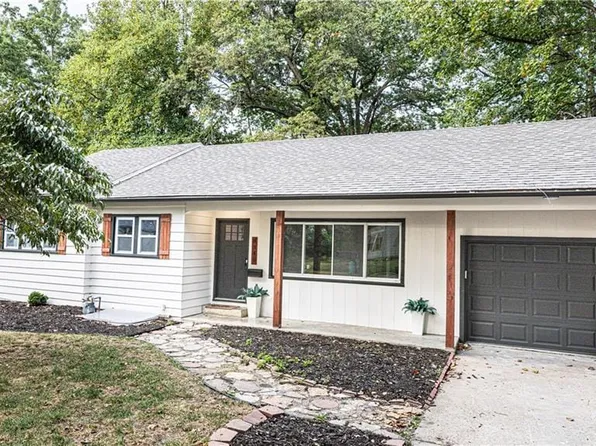 8340 Riggs St, Overland Park, KS 66212