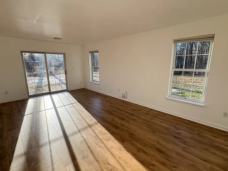 409 Kings Hwy — Photo 11