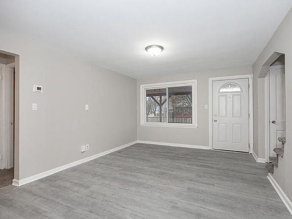 3rd image of 5700 South Blvd