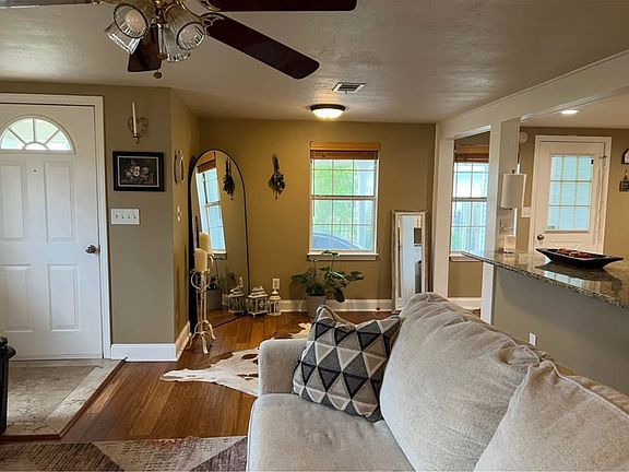 3rd image of 629 Pelican Dr