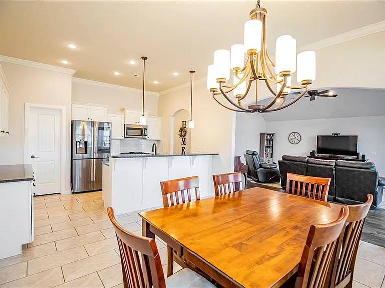 1700 Abbey Ln — Photo 6