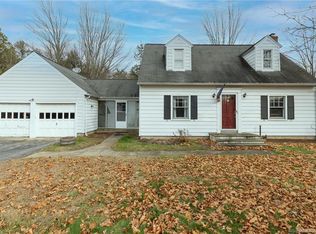 6 Cherry St, Sandy Hook, CT 06482