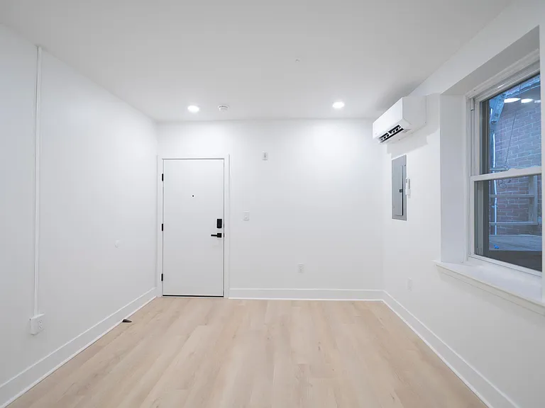 4902 Chestnut St #104 — Photo 7