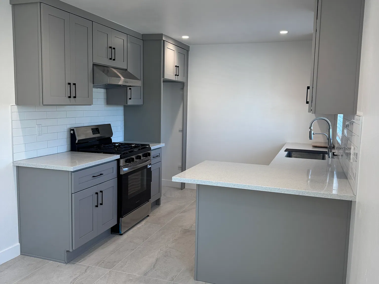 3 bed, 1200 sqft, $3,400 — Photo 2