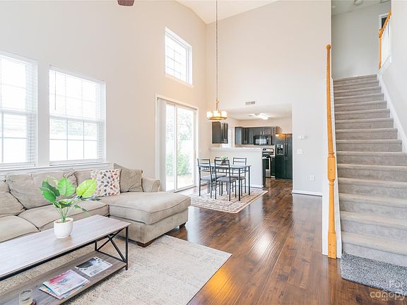 4th image of 9079 Meadowmont View Dr