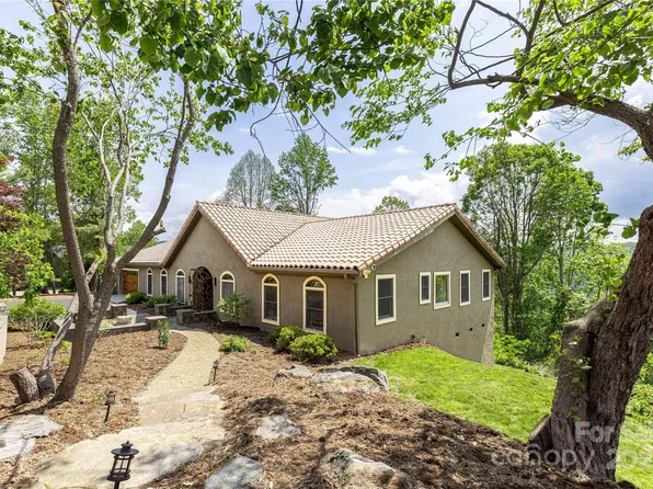 29 Crowningway Dr, Asheville, NC 28804