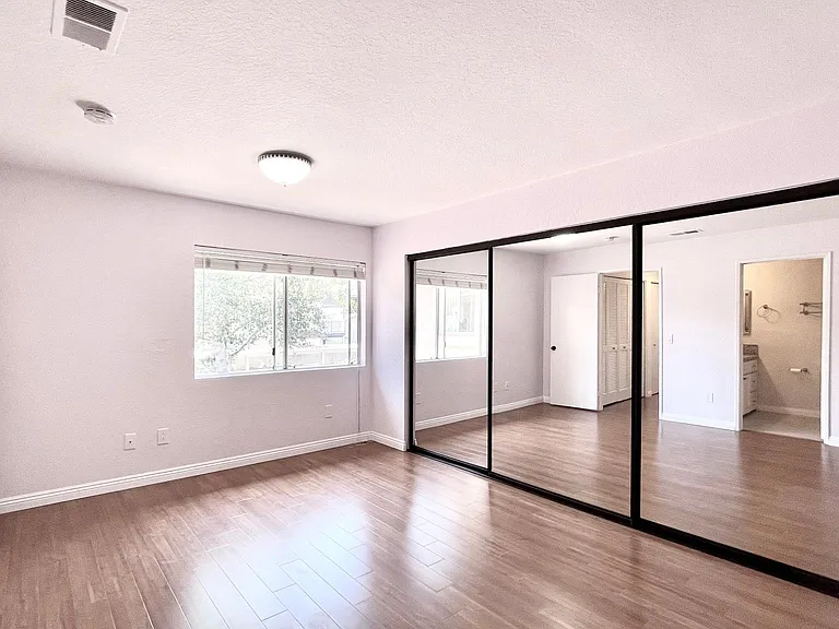 11321 Avenida De Los Lobos #D — Photo 25