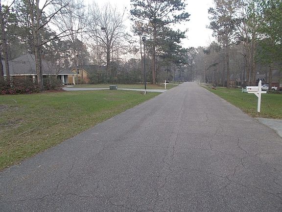 4th image of 10 Rockwood Dr