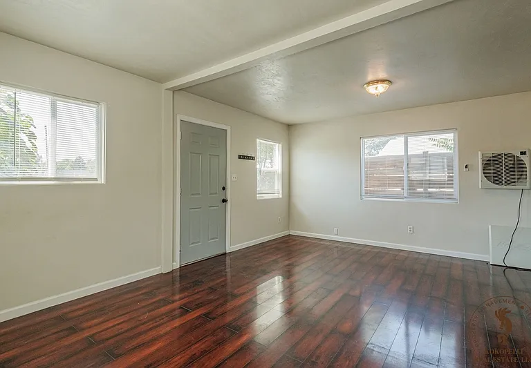 540 W 8th St — Photo 3