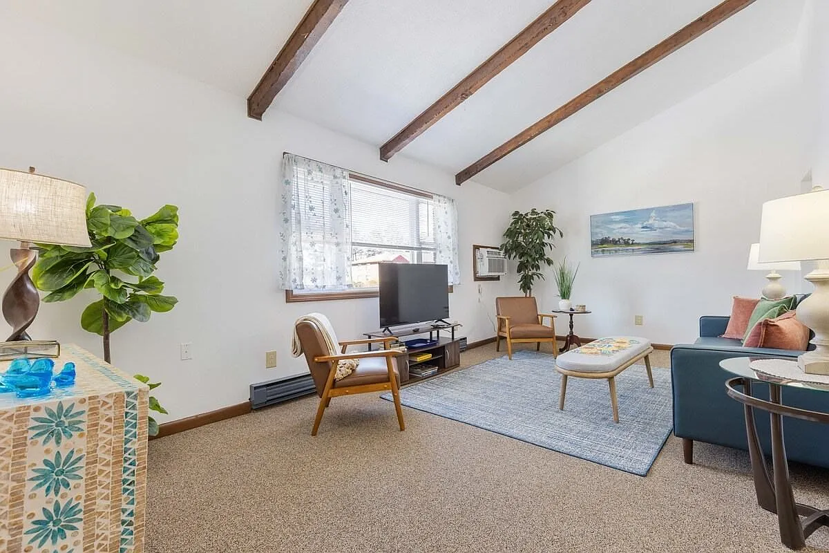 2 bed, 1.0 bath, 890 sqft, $2,500 — Photo 4