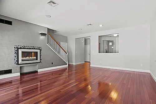 3rd image of 1959 Limestone Dr #1