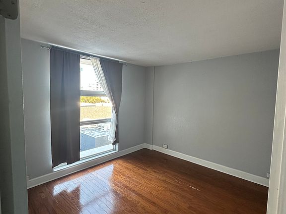 5th image of 151 E Washington St Unit 605
