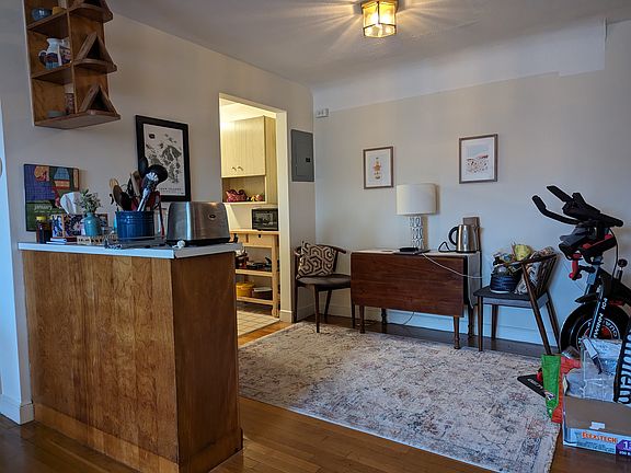 3rd image of 8 Commonwealth Ct APT 13