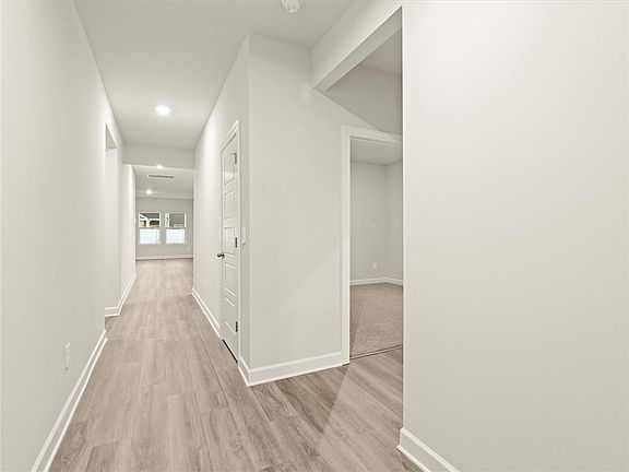 3rd image of 12 Swan Grove Trl
