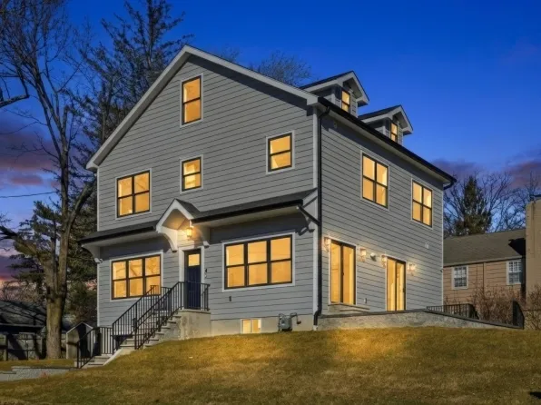 4 Hilltop Way, Essex Fells Twp., NJ 07021