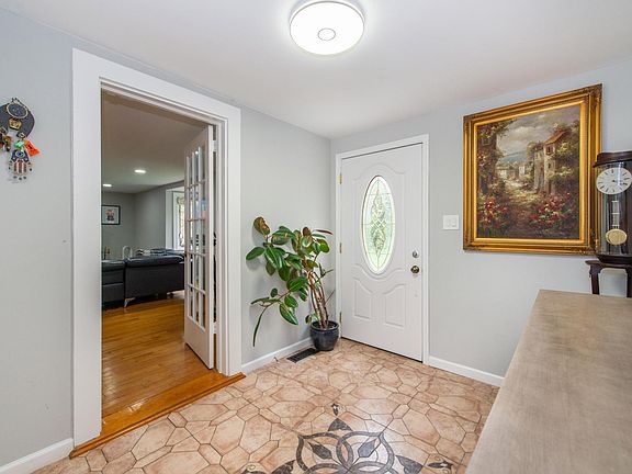 3rd image of 411 E Mount Pleasant Ave