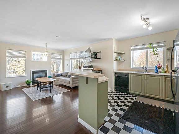 4th image of 33407 Tessaro Cres #407
