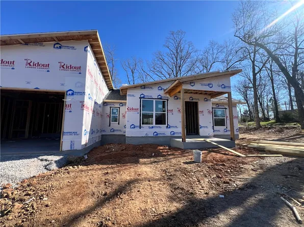 2 Davington Ln, Bella Vista, AR 72715