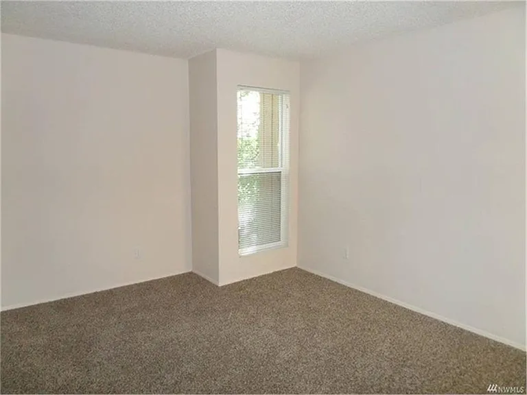 10819 NE 37th Pl #101 — Photo 12