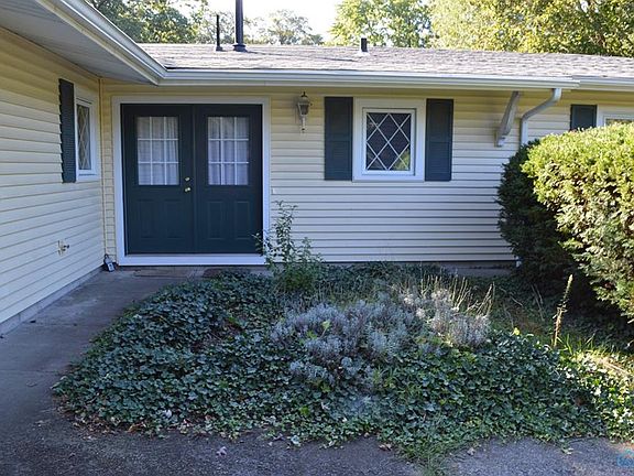 4th image of 709 Birch St