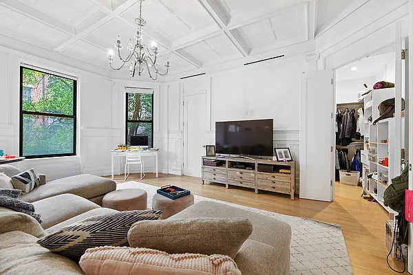 Rented by REAL New York | media 33