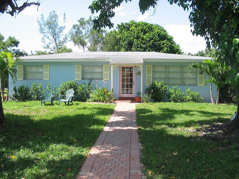 Great Florida Cottage in the Center of Town with Beautiful Lot