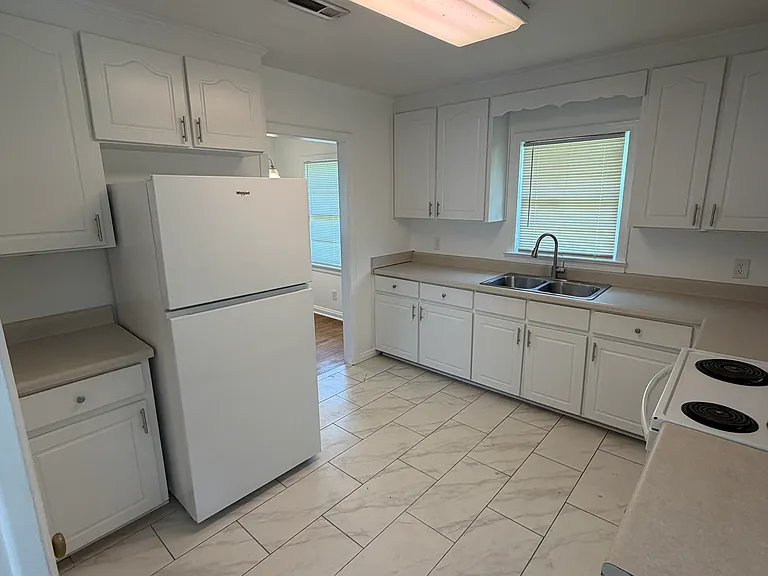 913 N Park Ave — Photo 3