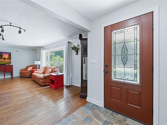 3rd image of 200 Hazen Rd