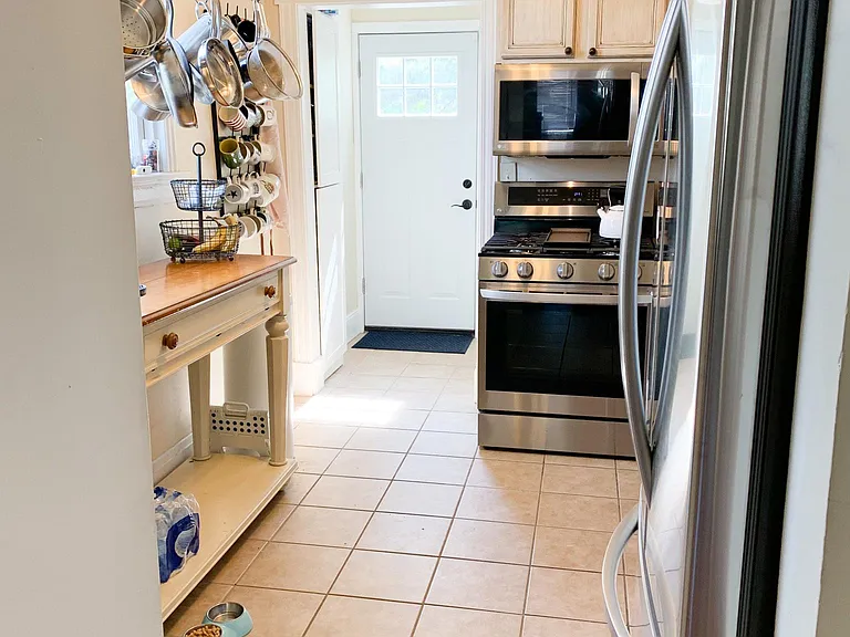 2321 Morton Ave — Photo 6