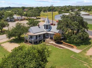 106 Legion Dr, Llano, TX 78643